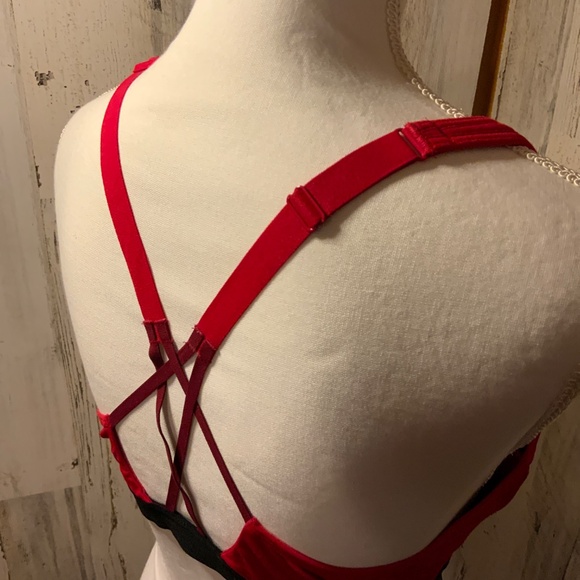 Victoria Secret Sport Bra - Picture 5 of 6